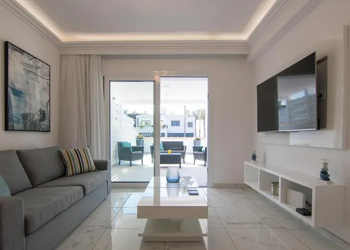 Phaedrus Living: Luxury Flat Semeli